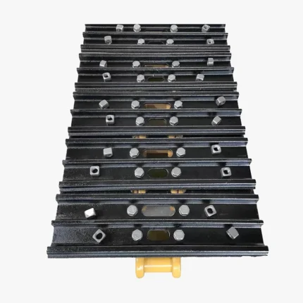 e70b-excavator-track-shoe-plates-1