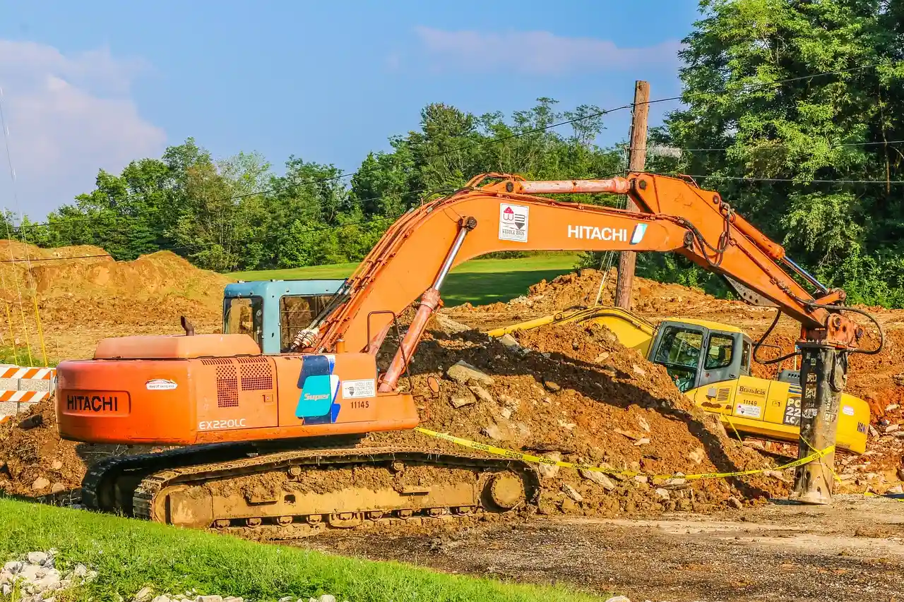 heavy-excavator-working
