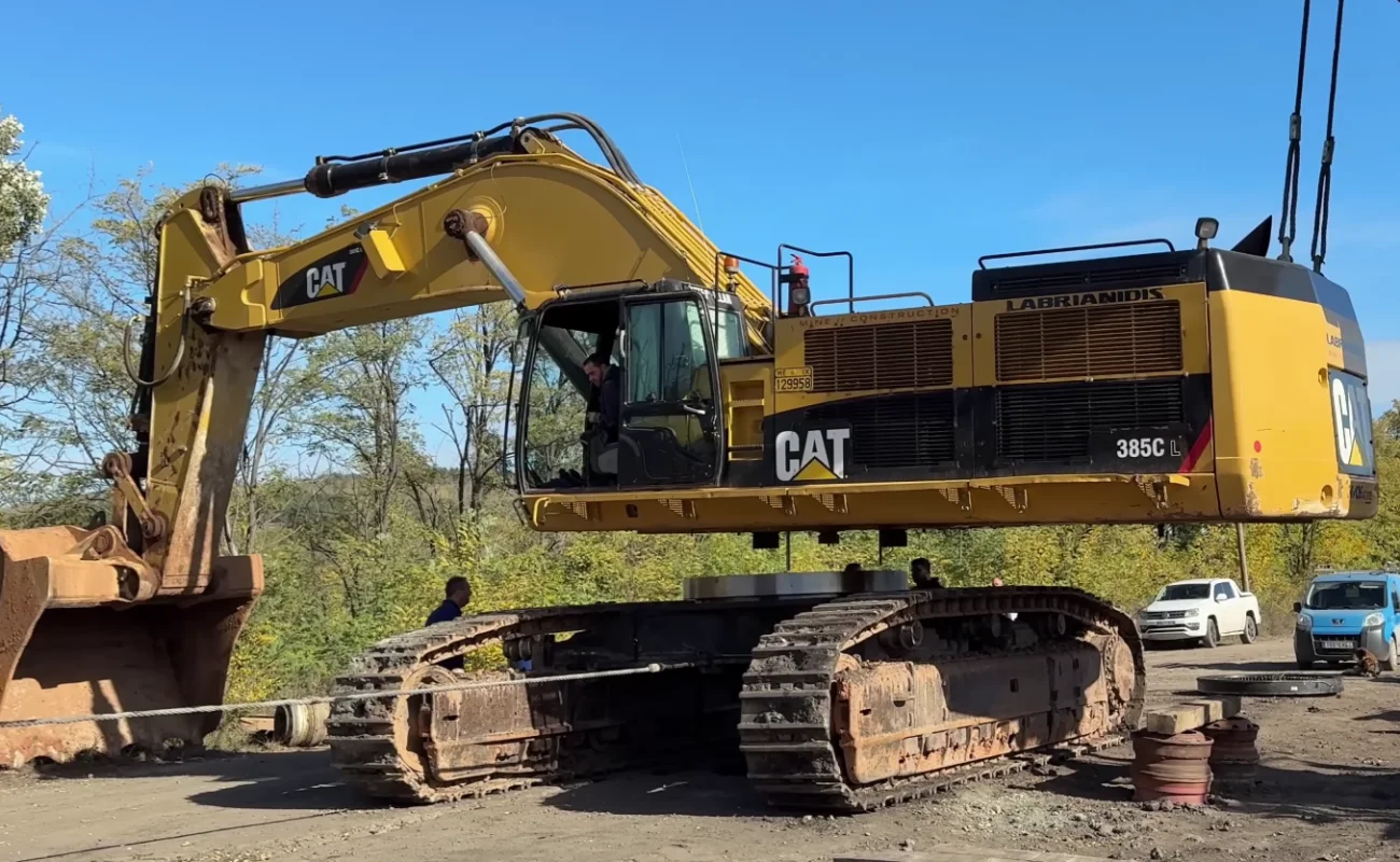 Replace a Slewing Bearing on a Large Excavator